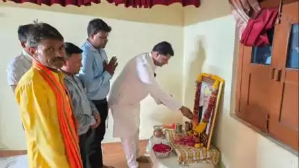 खुजनेर: राजगढ़ विधायक अमर सिंह यादव ने खिलचीपुर नगर परिषद के अध्यक्ष प्रतिनिधि रामकरण मालाकार के निधन पर दी श्रद्धांजलि
