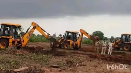 बमोरी: वनपरिक्षेत्र बमोरी के अंतर्गत 30 हेक्टेयर अतिक्रमित वन भूमि को अतिक्रमण से मुक्त किया गया