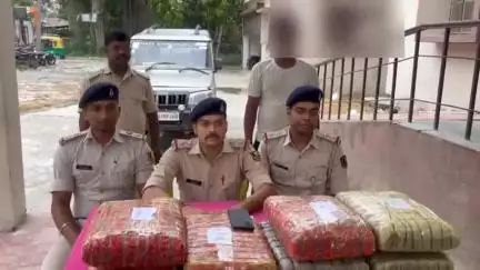 अरेराज: अरेराज में डीएसपी के नेतृत्व में हरसिद्धि पुलिस ने 30 किलो 250 ग्राम गांजा के साथ एक तस्कर को किया गिरफ्तार