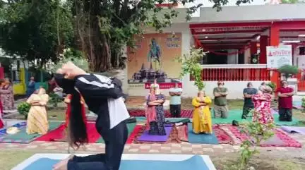 देपालपुर: "हर घर योग" अभियान के अंतर्गत देपालपुर में योग शिविर का हुआ आयोजन