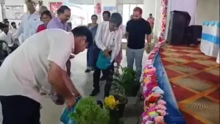 ডেবরা: আলোককেন্দ্র হাইস্কুলে বিশ্ব অ্যানিমিয়া দিবস উদযাপন ও প্রশিক্ষণ শিবিরে  উপস্থিত জেলা ও ব্লকের আধিকারিকরা