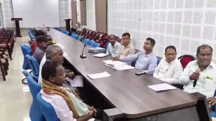 ବଲାଙ୍ଗୀର: ଜିଲ୍ଲାପାଳଙ୍କ କାର୍ଯ୍ୟାଳୟ ସ୍ଥିତ ସଭଗୃହରେ ଲୋୟର  ସୁକତେଲ ଜଳସେଚନ ପ୍ରକଳ୍ପର ଅନୁସୂଚିତ ଜନଜାତି ଜାତୀୟ କମିଶନର ମାମଲା ସମ୍ବନ୍ଧୀୟ ବୈଠକ