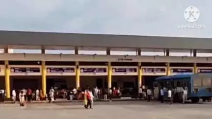 मंठा: मंठा शहरातील बस स्थानकावर फिरणाऱ्या दोन तरुणांकडून पोलिसांनी केली तलवार जप्त