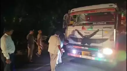 गाज़ीपुर: जमानियां-करण्डा गंगा पुल पर ओवरलोड वाहनों के खिलाफ पुलिस और प्रशासन ने चेकिंग अभियान चलाया, 1 वाहन सीज, 2 का कटा चालान