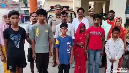 मिर्ज़ापुर: शहर कोतवाली पुलिस ने तत्परता दिखाते हुए प्रयागराज से लापता पांच बच्चों को सकुशल बरामद कर परिजनों को सौंपा, छाई खुशी