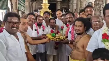 பழனி: ராகுல் காந்தியின் 55 வது பிறந்த நாள் விழா  பழனி நகர காங்கிரசார் திரு ஆவினன்குடி கோவிலில் சிறப்பு பூஜை
