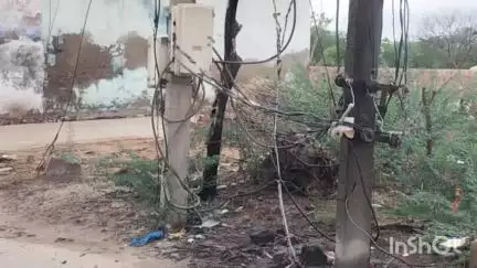 कुम्हेर: विद्युत कंपनी की लापरवाही: खुले में रखे ट्रांसफार्मर हादसों को दे रहे दावत, बिजली कंपनी के अधिकारी नहीं दे रहे ध्यान
