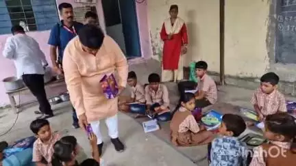 उज्जैन शहर: सांसद अनिल फिरोजिया ने जवाहर नगर स्थित शासकीय विद्यालय का निरीक्षण किया