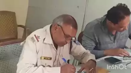 उज्जैन ग्रामीण: देवास रोड पर नरवर के पास तेज रफ्तार कार ट्रक से टकराई, एक की मौत, दो गंभीर घायल