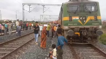 लखीसराय: लखीसराय में मालगाड़ी के इंजन से टकराई भैंस, एक घंटे तक बाधित रहा रेल यातायात