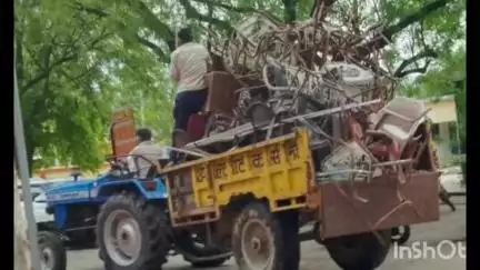 कुलपहाड़: पनवाड़ी ब्लाक में पड़े लोहे के कबाड़ को नियम के विरुद्ध बाबू ने बेचा, जागरूक लोगों ने सीडीओ से की शिकायत