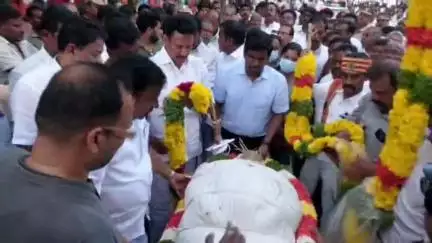 திருச்சி: விபத்தில் உயிரிழந்த கோட்டாட்சியருக்கு அரசு மருத்துவமனையில் அமைச்சர்கள் நேரு, அன்பில் மகேஷ் அஞ்சலி செலுத்தினர்