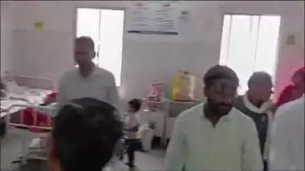 मुलताई: कांग्रेस नेताओं ने राहुल गांधी का जन्मदिन सेवा और जनकल्याण को समर्पित करते हुए मरीजों को फल वितरित किए