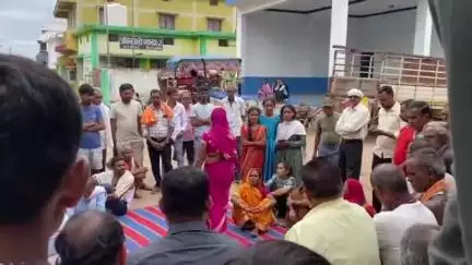 बालोद: ईसाई धर्म अपना चुके परिवार को गांव में अंतिम संस्कार से रोका, धर्मांतरण कर चुके 6 लोगों ने हिंदू धर्म में की वापसी