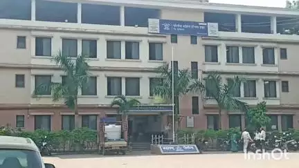 शेगाव: वरली मटका नावाचा जुगार खेळणाऱ्या एका इसमास शहर पोलिसांनी भूतबंगला परीसर येथे पकडले