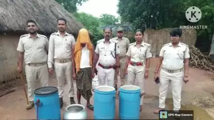 ବଡସାହି: ହଳଦୀପଦା ଗାଁରେ ଚଢାଉରେ ଚୋରା ଦେଶୀ ମଦ ସମେତ ସରଞ୍ଜାମ ଜବତ ଘଟଣା, ଅଭିଯୁକ୍ତକୁ ଗିରଫ ସହ କୋର୍ଟ ଚାଲାଣ କଲା ଅବକାରୀ ବିଭାଗର ମୋବାଇଲ ୟୁନିଟ
