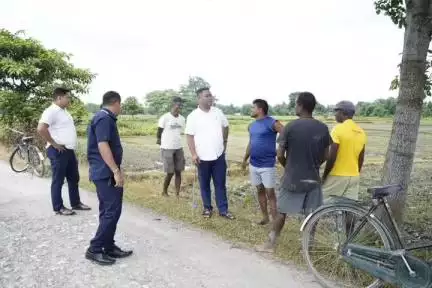 বাক্সা: তামুলপুৰত কৃষকৰ সৈতে মত-বিনিময় বিধায়ক জলেন দৈমাৰীৰ