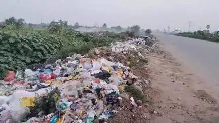 ସୋର: ତଳନଗର ରେଳ ଓଭରବ୍ରିଜ ନିକଟରେ ଗଦା ଗଦା ଅଳିଆ, ଦୁର୍ଗନ୍ଧରେ ଲୋକେ ହନ୍ତସନ୍ତ #jansamasya