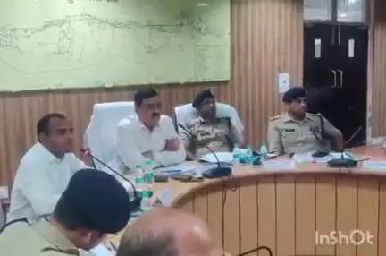 हरिद्वार: गढ़वाल कमिश्नर और IG ने मेला नियंत्रण भवन में आगामी कांवड़ मेले को लेकर की बैठक, डीएम, एसएसपी समेत कई अधिकारी रहे मौजूद