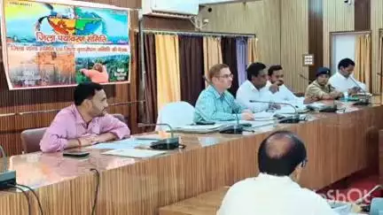 रॉबर्ट्सगंज: कलेक्ट्रेट में जिला पर्यावरण समिति की बैठक हुई, वृक्षारोपण अभियान के तहत जिले में लगाए जाएंगे 86 लाख पौधे