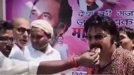 मड़ियाहू: इंदिरा गांधी स्मारक पर राहुल गांधी का जन्मदिन कांग्रेसियों ने सेवा भाव से मनाया