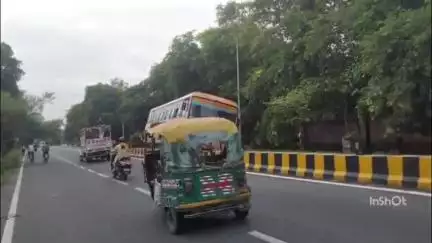 बरेली: कैंट थाना क्षेत्र के जाट रेजीमेंट के पास अनियंत्रित होकर रोडवेज बस डिवाइडर पर चढ़ी, कई लोग घायल