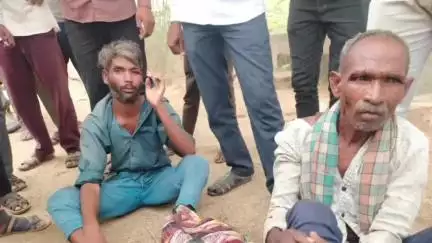 रेवदर: रेवदर के सिलदर गांव में कृषि कुएं पर केबल चोरी करते दो युवकों को पकड़ा गया, लोगों ने दोनों युवकों के पास से केबल की जब्त