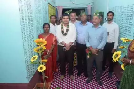 महेशपुर: पाकुड़ डीसी ने भेटाटोला पंचायत में रात्रि चौपाल लगाकर लोगों को योजनाओं के प्रति किया जागरूक