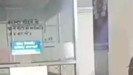 निरसा/चिरकुंडा: निरसा NH के पास बैंक में रात 8:30 बजे अचानक बजा अलार्म, आसपास के लोग हुए इकट्ठा