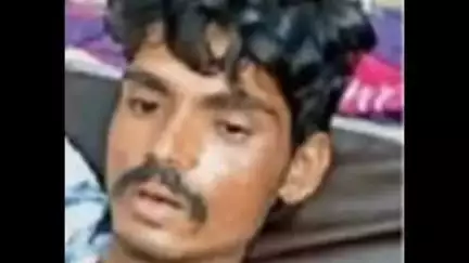 જસદણ: જસદણમાં વાડી વિસ્તારમાં દારૂ ઢીંચ્‍યા બાદ શખ્સ ચૂંદડી બાંધી ઝાડવે લટકી ગયો,પત્નીએ જીવ બચાવ્યો