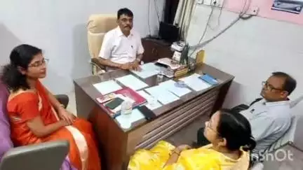 झंझारपुर: मधुबनी: डीडीसी ने झंझारपुर प्रखंड कार्यालय में कहा- पीएम आवास व मनरेगा योजना को गति देना प्राथमिकता