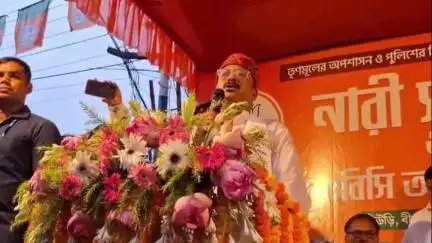 সিউড়ি ১: সিউড়ির বাসস্ট্যান্ডে মঞ্চে বক্তব্য রাখার সময় জেলা পরিষদের সভাধিপতি প্রসঙ্গে একাধিক মন্তব্য করলেন BJP জেলা সভাপতি