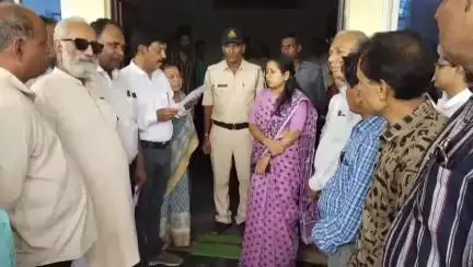 शुजालपुर: शाजापुर में कायस्थ समाज ने कथा वाचक प्रदीप मिश्रा के खिलाफ खोला मोर्चा, कार्रवाई की मांग को लेकर SDM को दिया आवेदन