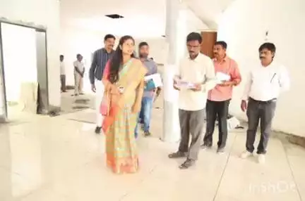 స్విమ్మింగ్ పూల్ పనులను వేగవంతంగా పూర్తి చేయాలని బళ్లా కమిషనర్ చాలా బాజ్ పాయ్ ఇంజనీరింగ్ అధికారులను ఆదేశించారు