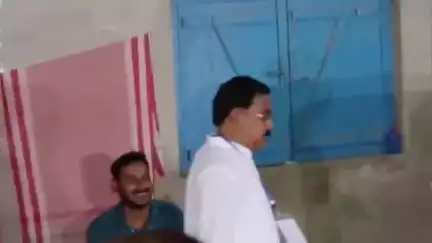 কালীগঞ্জ: কালিগঞ্জ বিধানসভা উপনির্বাচনে বিজেপি প্রার্থীর হাতে কালি লাগানো ঘিরে তৈরি হল বিতর্ক, জবাব দিলেন বিজেপি প্রার্থী আসিস ঘোষ
