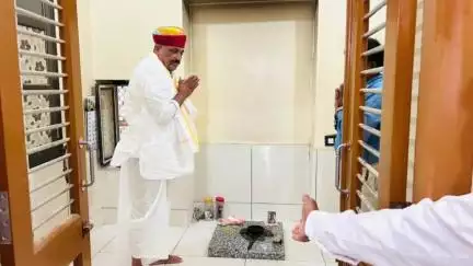 खींवसर: खींवसर विधायक ने जोगीनाडा गांव के दौरे पर ग्रामीणों से की मुलाकात, विकास कार्यों को लेकर हुई चर्चा
