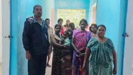 गोइलकेरा: भारी बारिश से गोइलकेरा के बिरोहर बस्ती के लोगों के लिए तरकटकोचा पंचायत भवन में रहने की व्यवस्था