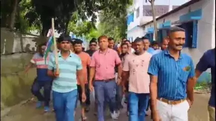 সীতাই: কড়া পুলিশি নিরাপত্তার মধ্য দিয়ে বৃহস্পতিবার সম্পন্ন হল মুন্সিরহাট সাদেকিয়া হাই মাদ্রাসার পরিচালন সমিতির সম্পাদক গঠন