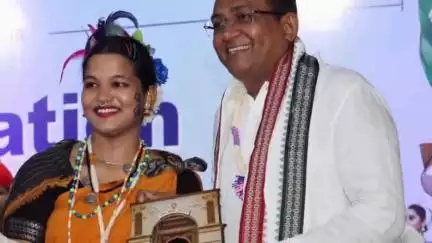 କୁଚିଣ୍ଡା: ଗ୍ରଜୁରାଟ ରେ କୁଚିଣ୍ଡା କଲେଜ ର ୨ ଜଣ ଛାତ୍ରୀ ଙ୍କ କୃତିତ୍ୱ ଅର୍ଜନ, କୁଚିଣ୍ଡା ଠାରେ ସମ୍ବର୍ଦ୍ଧନା ଜ୍ଞାପନ