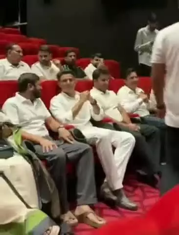 टोंक: राहुल गांधी के जन्मदिन के उपलक्ष्य में एनएसयूआई द्वारा फूले फिल्म के विशेष शो में टोंक विधायक शामिल हुए