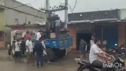 अतरी: मौलानगर बाजार में ट्रांसफार्मर जलने से पानी के लिए हाहाकार