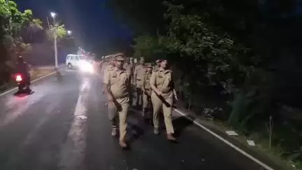 महोबा: चरखारी क्षेत्र में अपर पुलिस अधीक्षक ने सुरक्षा व्यवस्था का किया निरीक्षण, दिए दिशा निर्देश