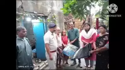 বাঁকুড়া ১: দুদিন ধরে চলা প্রবল নিম্নচাপের দরুন কুমিদ্যা ও ঝরিয়া গ্রামে দুটি বাড়ী সম্পূর্ণভাবে ক্ষতিগ্রস্ত হয়, পরিদর্শনে BDO