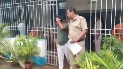 মুর্শিদাবাদ জিয়াগঞ্জ: ঐতিহ্যবাহী মুর্শিদাবাদে লালবাগ শহরে হোটেল ব্যবসার আড়ালে বন্ধ হোক মধুচক্রের কারবারি  দাবি বিজেপি নেতার