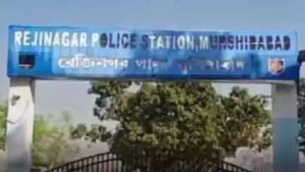 বেলডাঙা ২: চোরা চালানকারীদের রুখতে এবার অভিনব উদ্যোগ রেজিনগর থানার পুলিশ প্রশাসনের,দাদপুরে নাকা চেকিং