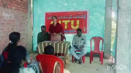 ములుగు: కేంద్ర ప్రభుత్వం ప్రవేశపెట్టిన నాలుగు లేబర్ కోడ్లను రద్దు చేయాలి : సిఐటియు రాష్ట్ర కార్యదర్శి కాసు మాధవి