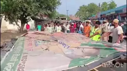 जलालाबाद: नगर पालिका जलालाबाद ने बारहा पत्थर चौराहे से रामतला तक हटाया अतिक्रमण