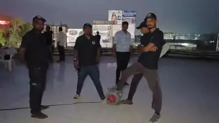 મોડાસા: મોડી રાત્રે મોડાસા શહેર બ્લેક આઉટ મહાલક્ષ્મી ટાઉન હોલ ખાતેથી સાયરામ વગાડાયું
#OperationShield