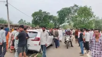 मेराल: मेराल थाना क्षेत्र के गोंदा गांव के पास कार-बाइक टक्कर में दो सगे भाइयों की मौत, एक घायल
