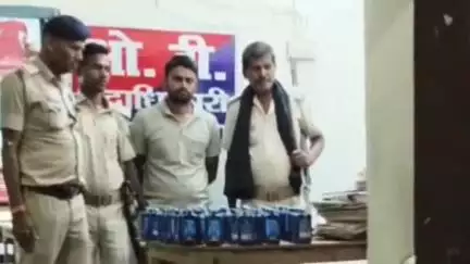 मेहसी: मेहसी थाना क्षेत्र में वाहन जांच के दौरान बालू मंडी से शराब की होम डिलीवरी करने वाला एक अभियुक्त गिरफ्तार
